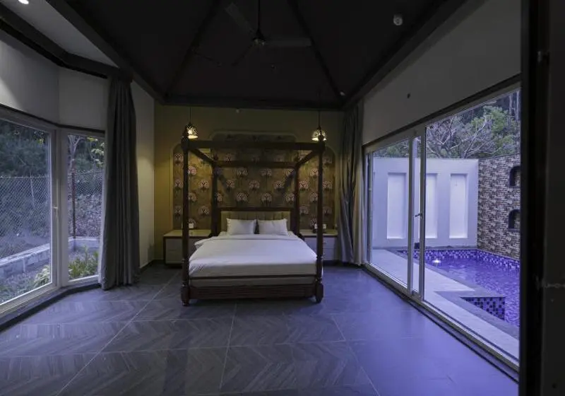 Suite with Pool, Vana Retreat Corbett