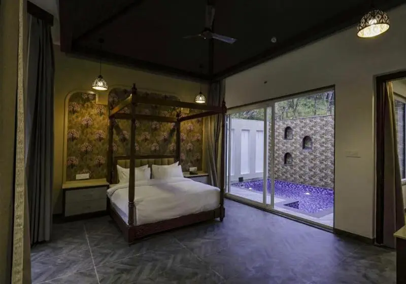 Suite with Pool, Vana Retreat Corbett