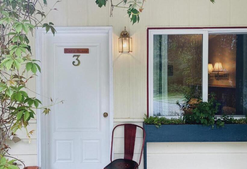 标准间, Emerald Valley Inn