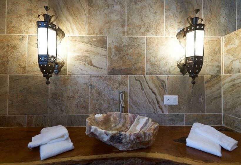 سوییت لوکس, Cascadas Boutique