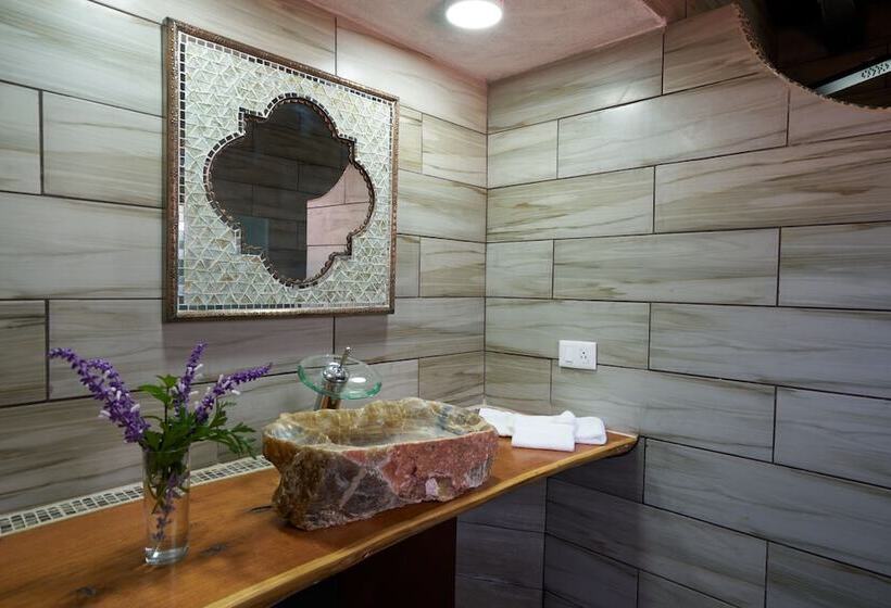 سوییت لوکس, Cascadas Boutique