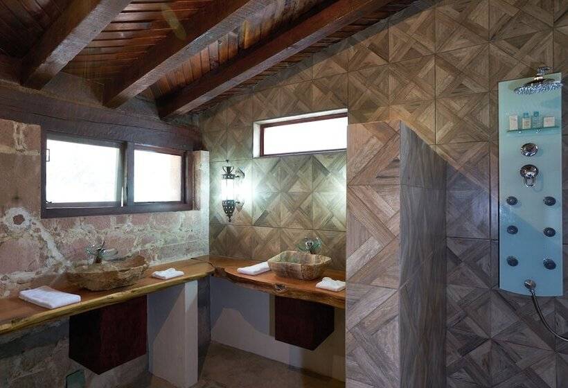 سوییت لوکس, Cascadas Boutique