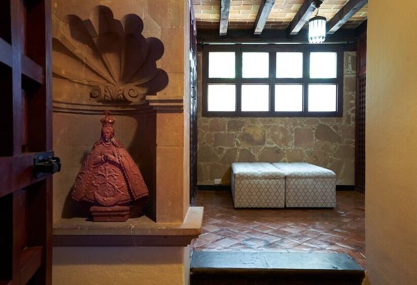 سوییت لوکس, Cascadas Boutique