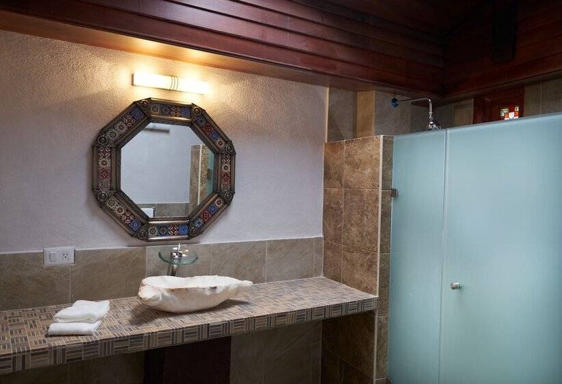 سوییت لوکس, Cascadas Boutique