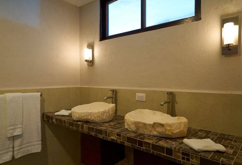 سوییت لوکس, Cascadas Boutique