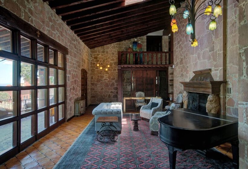 سوییت لوکس, Cascadas Boutique