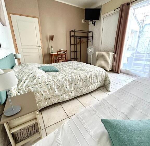 标准三人间, Les Voyageurs