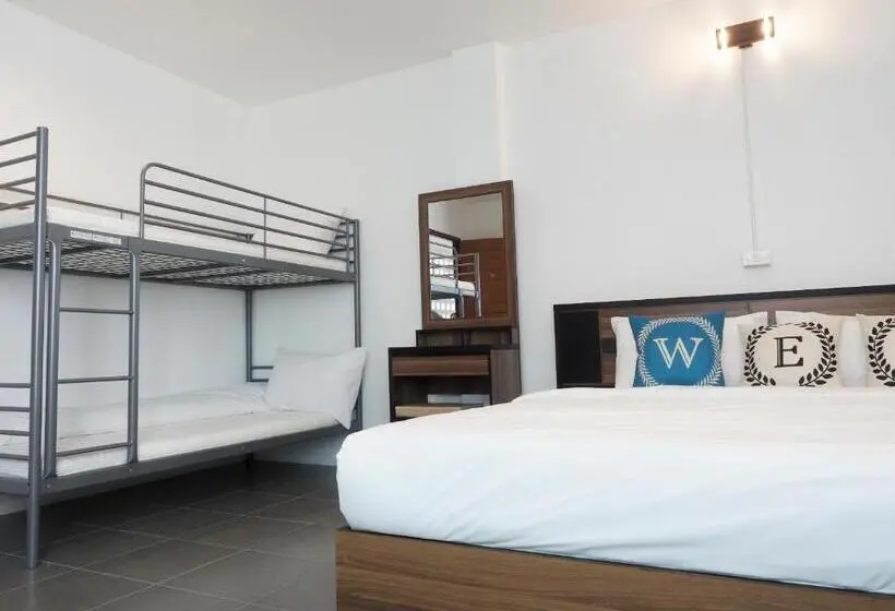 اتاق خانوادگی, Wee Hostel