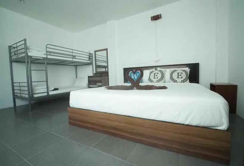 اتاق خانوادگی, Wee Hostel