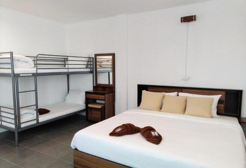 غرفة عائلية, Wee Hostel