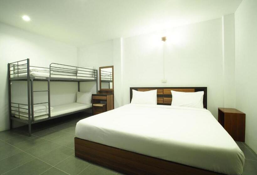 غرفة عائلية, Wee Hostel