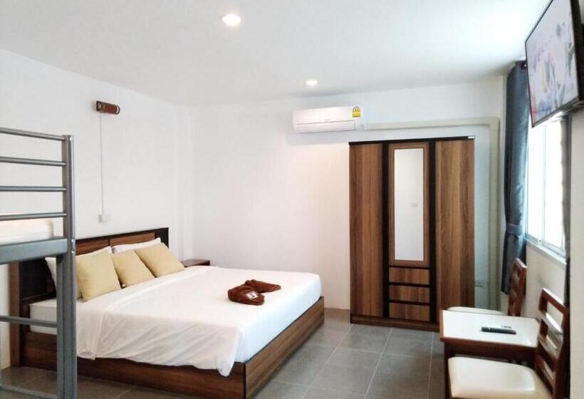 غرفة عائلية, Wee Hostel