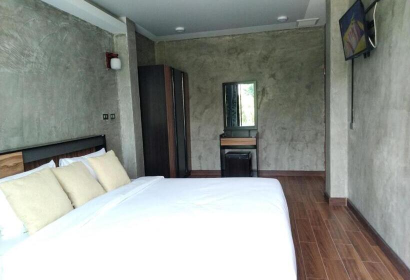 غرفة قياسية ثلاثية, Wee Hostel