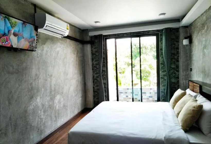 اتاق استاندارد سه نفره, Wee Hostel