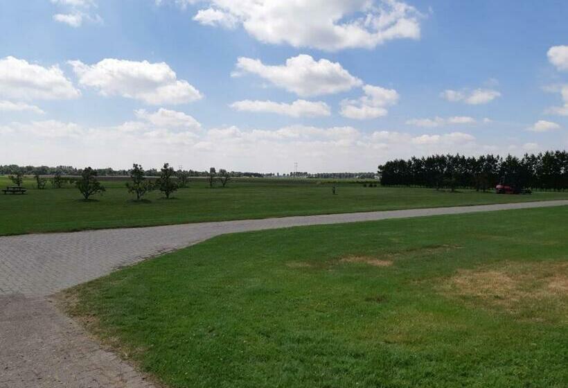 Standard Tent, Lodge 61 Hotel Aan Het Water
