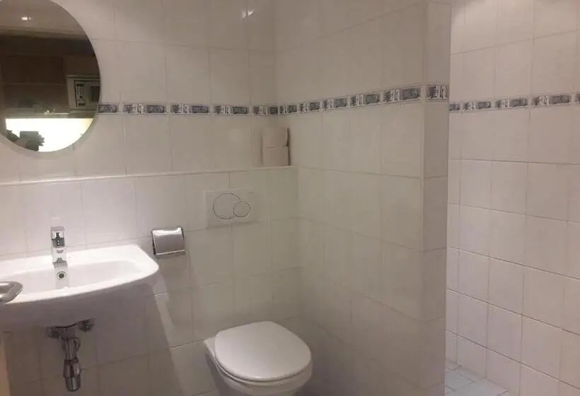 スタンダードスタジオ, Lodge 61 Hotel Aan Het Water