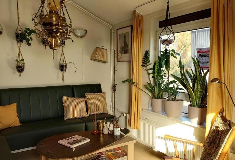 בונגלו משפחתי, Lodge 61 Hotel Aan Het Water