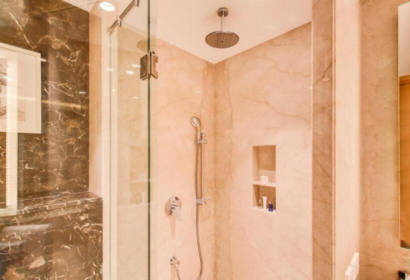 جناح, Radisson Blu Gorakhpur