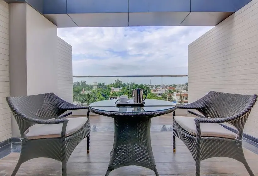 バルコニー付きデラックスルーム, Radisson Blu Gorakhpur