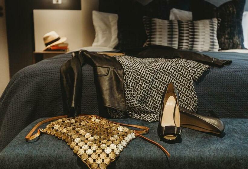 디럭스 스위트 킹 침대, The Junction Boutique