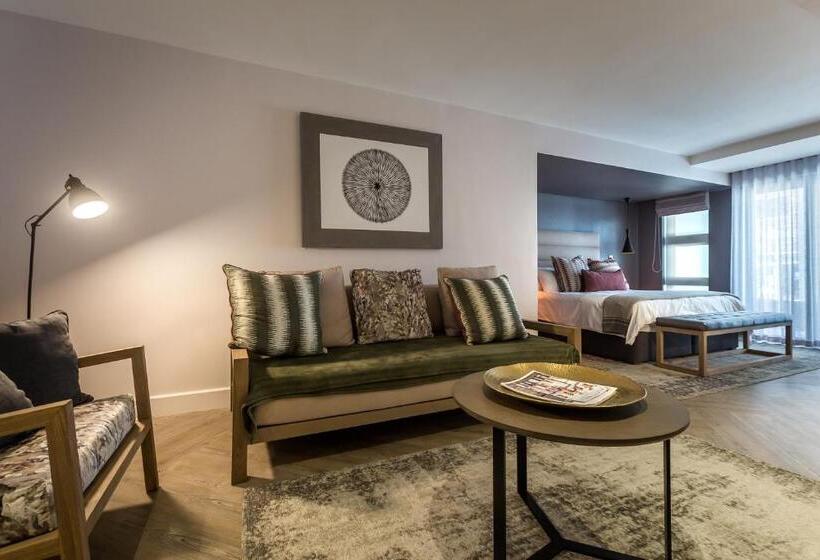 디럭스 스위트 킹 침대, The Junction Boutique