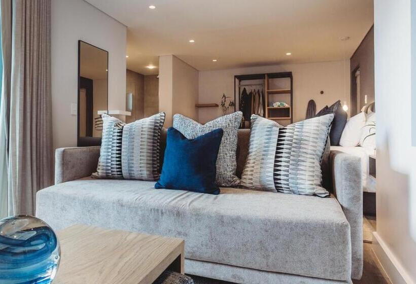 디럭스 스위트 킹 침대, The Junction Boutique