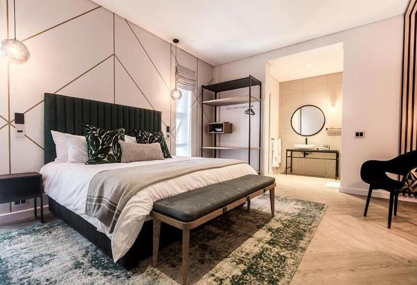 스탠다드 스튜디오, The Junction Boutique