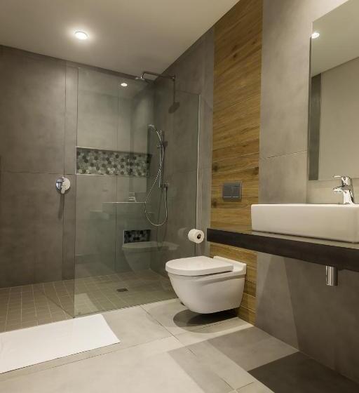 스탠다드 스튜디오, The Junction Boutique