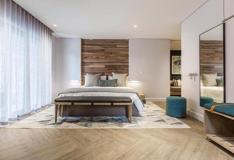 디럭스 스위트 킹 침대, The Junction Boutique