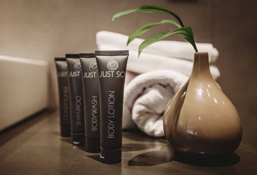 스탠다드 스튜디오, The Junction Boutique