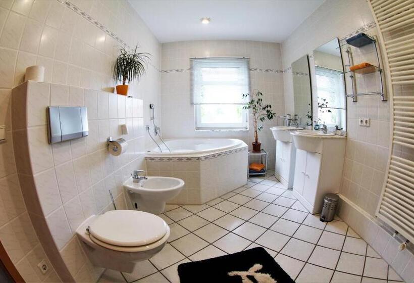 스탠다드 자쿠지 룸, Pension Jung