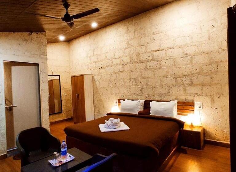 اتاق لوکس, Mysticstays Resort