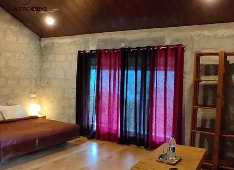 اتاق لوکس, Mysticstays Resort