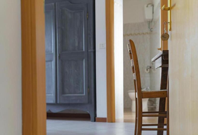 Classic Neljän Hengen Huone, Ostello Albergo Dagli Elfi