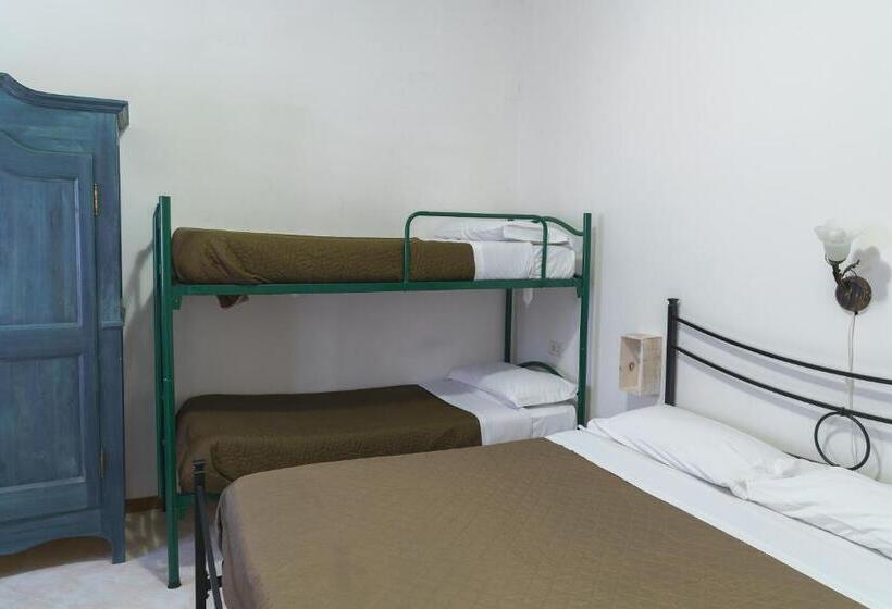 Perhehuone, Ostello Albergo Dagli Elfi