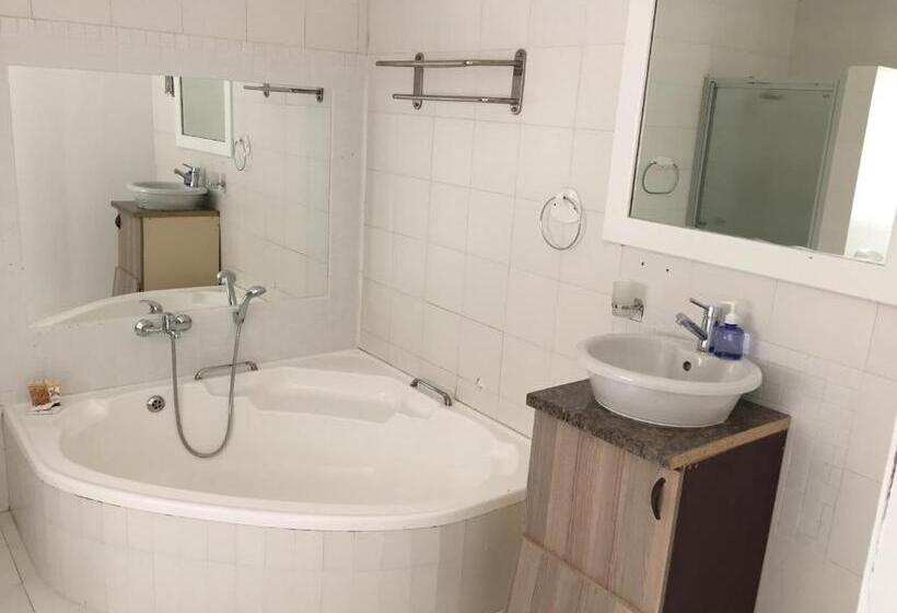 家庭间, Gracious Lodge