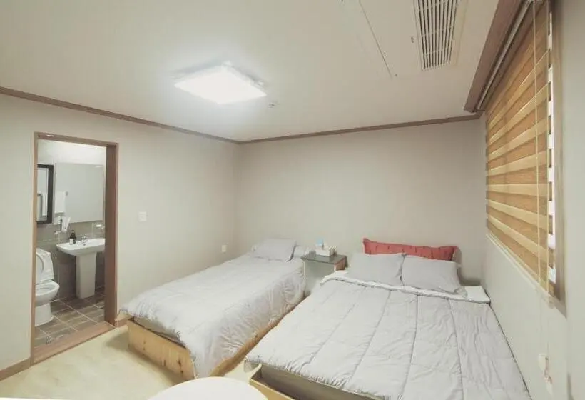Chambre Triple Standard, Castle