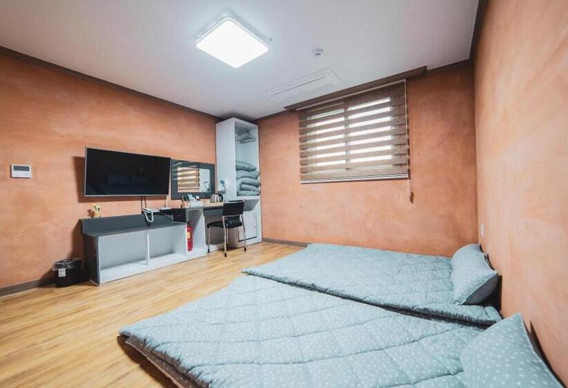 חדר סטודיו סטנדרד, Castle