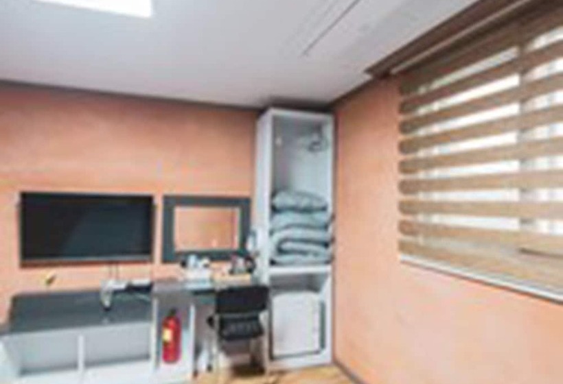 חדר סטנדרט, Castle