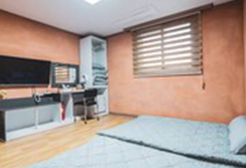 חדר סטנדרט, Castle