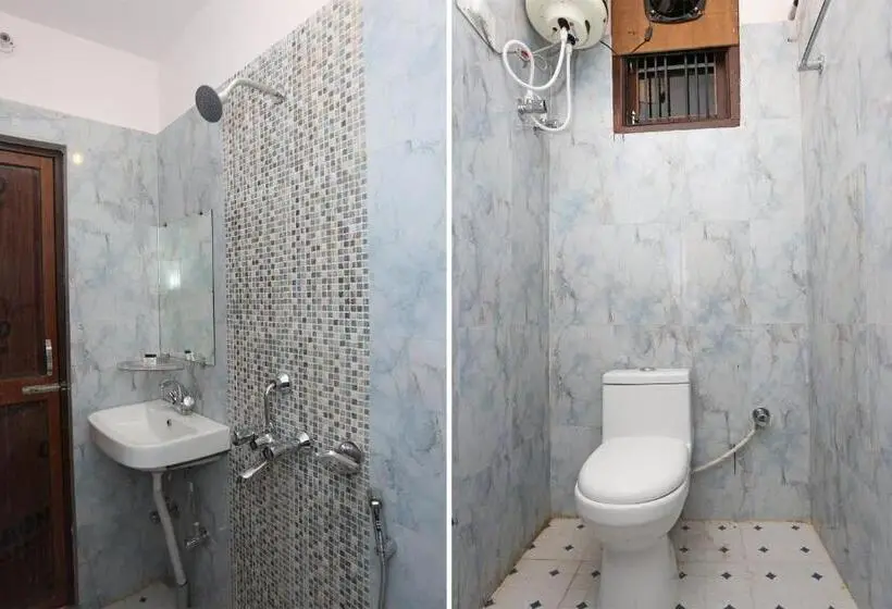 Classic Kolmen Hengen Huone, O Near Anisabad Golambar