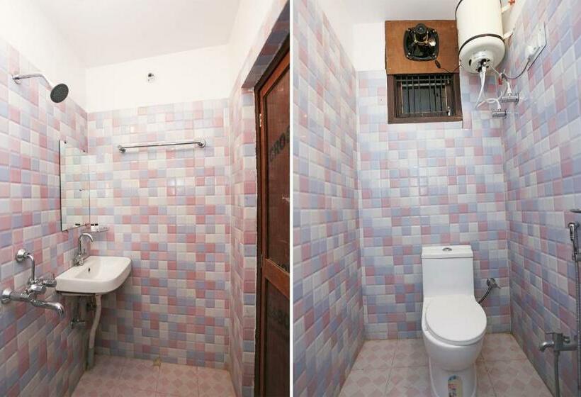 اتاق کلاسیک سه تخته, O Near Anisabad Golambar