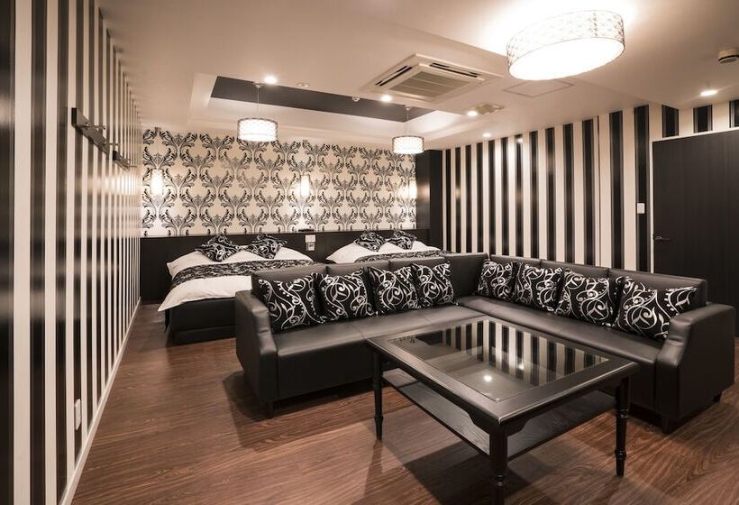 חדר דלוקס, Xenia Amagasaki