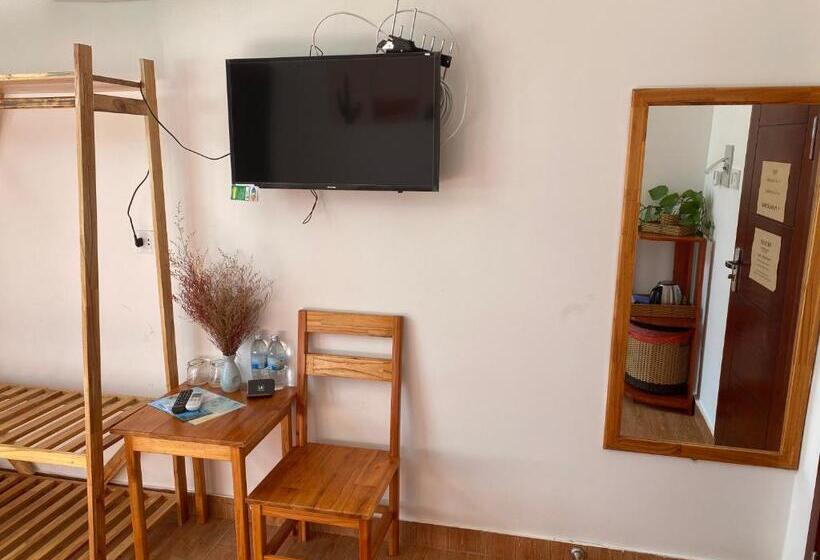 اتاق خانوادگی با چشمانداز کوه, Lan Anh S Home