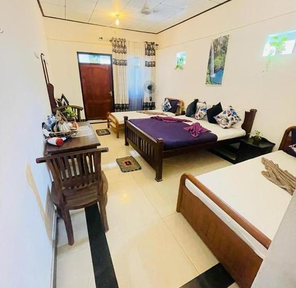 ファミリーステューディオ, Winston Sea Front Villa