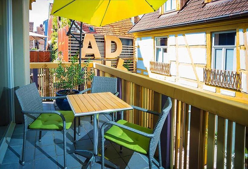 デラックススイート, Ad1716 Apartments