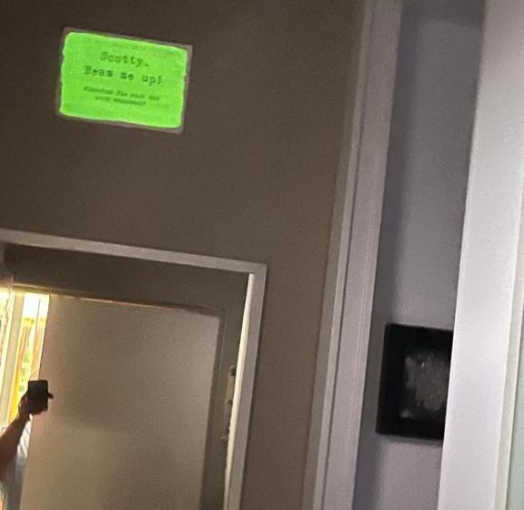 スイート, Ad1716 Apartments