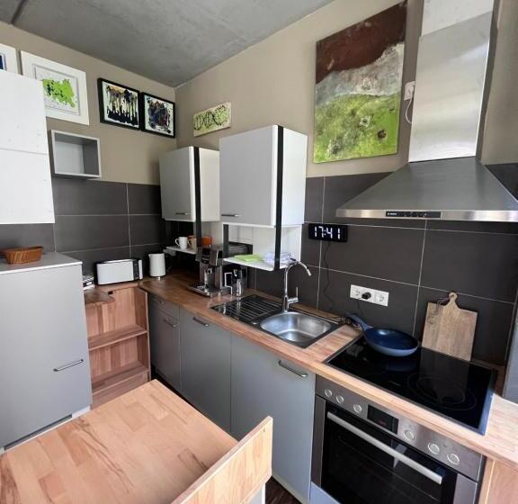 スイート, Ad1716 Apartments