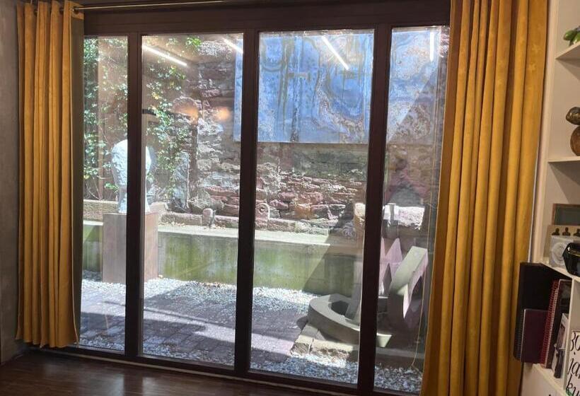 スイート, Ad1716 Apartments