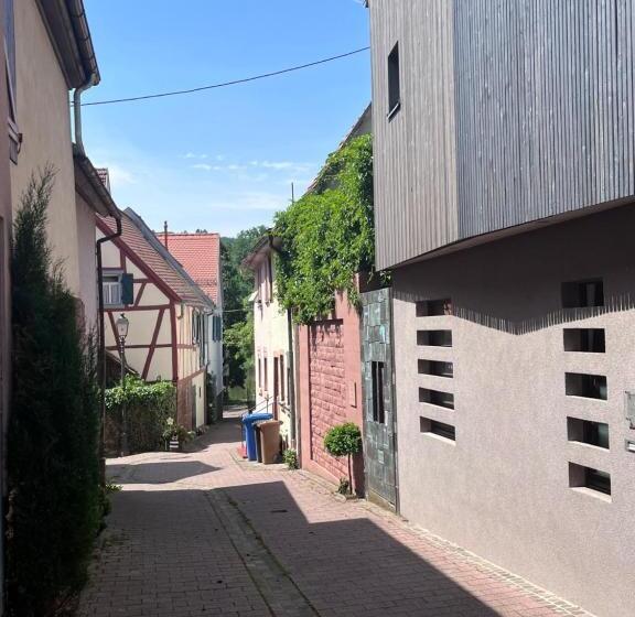 スイート, Ad1716 Apartments